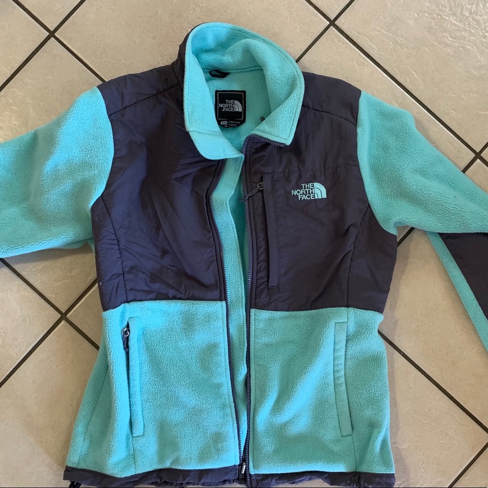 North face women’s fleece jacket Size M!!